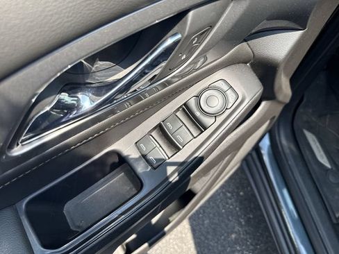 Used 2019 Chevrolet Traverse LT FWD image 17