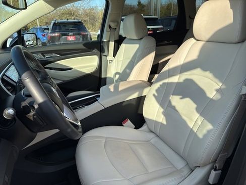 Used 2023 Buick Enclave Essence image 11