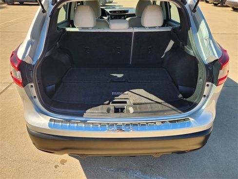 Used 2022 Nissan Rogue Sport SV image 19