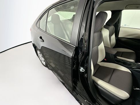 Used 2025 Toyota Corolla LE FWD image 27