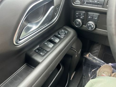 Used 2024 Chevrolet Suburban LT image 11