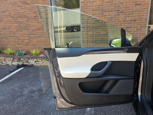 Used 2023 Tesla Model X AWD/4WD image 34
