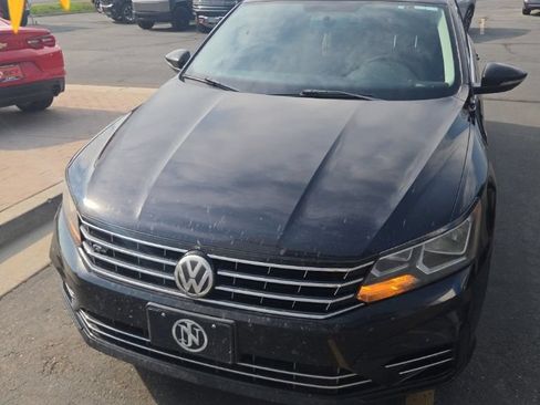 Used 2017 Volkswagen Passat 1.8T R-Line FWD image 1