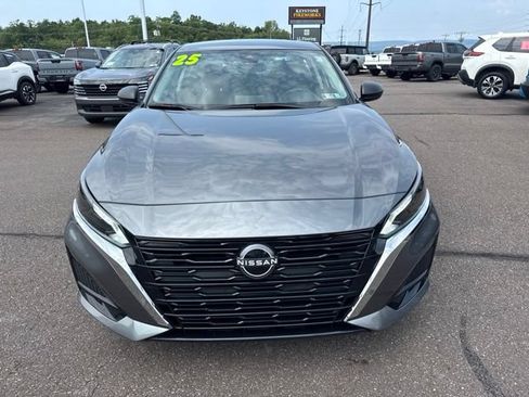 Certified 2025 Nissan Altima 2.5 SV FWD image 2