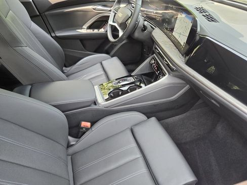 Certified 2025 Audi Q5 Premium Plus w/ Premium Plus AWD/4WD image 18