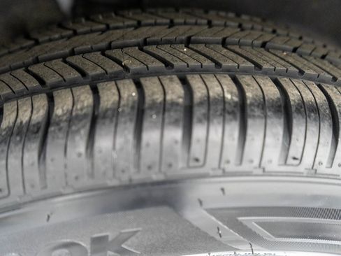 Used 2018 Chevrolet Equinox Premier image 32