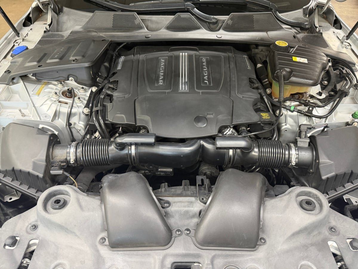 Used 2016 Jaguar XJ R-Sport RWD image 20