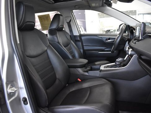 Used 2022 Toyota RAV4 XLE Premium image 23