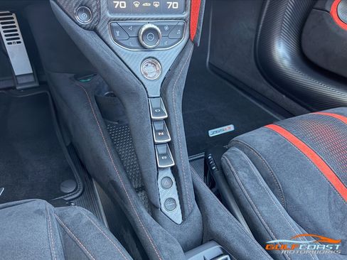 Used 2022 McLaren 765LT image 22