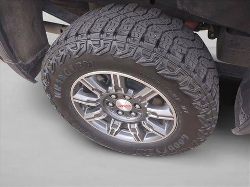 Used 2024 GMC Sierra 1500 AT4 w/ Technology Package AWD/4WD image 23