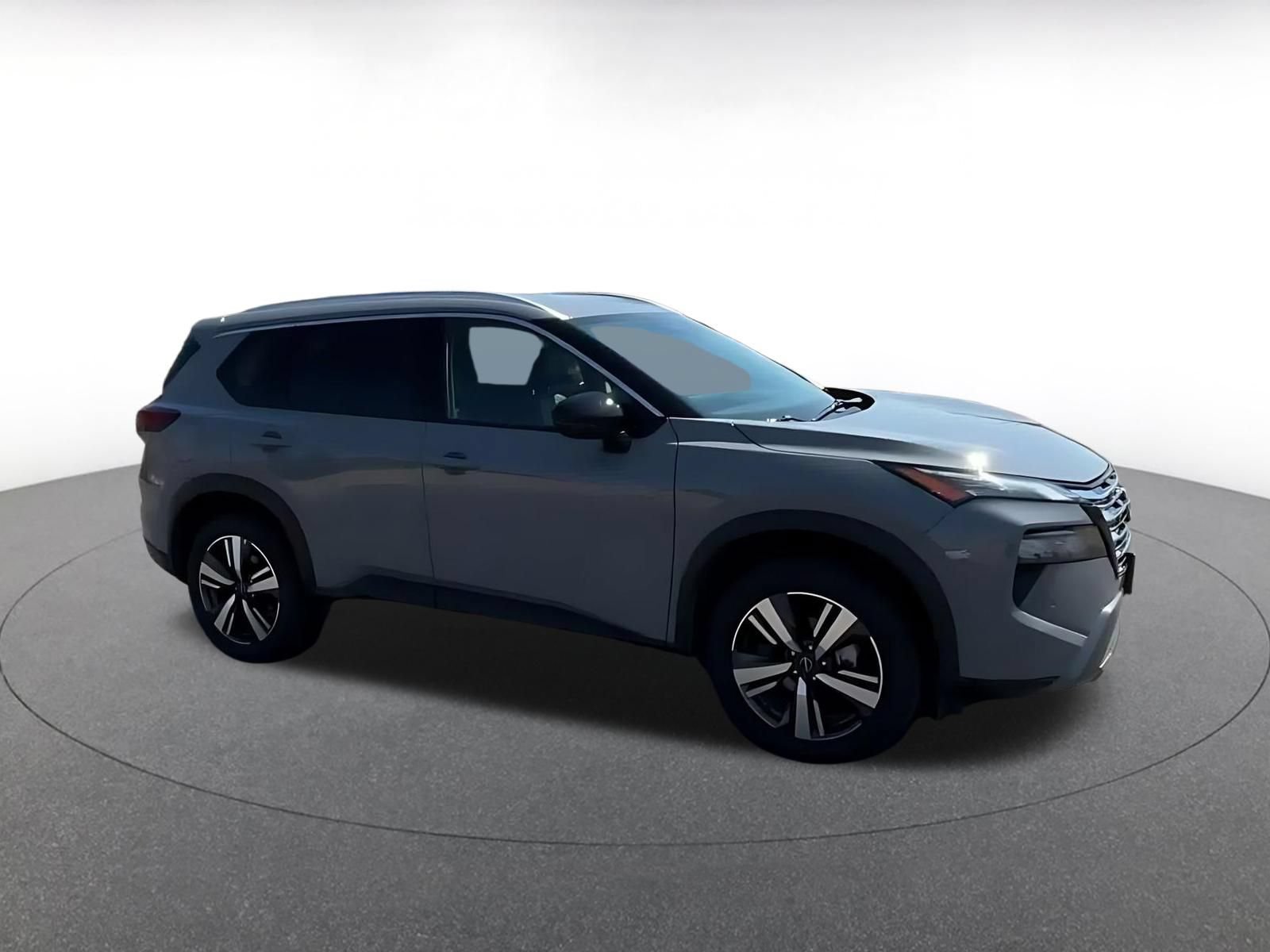 Used 2026 Nissan Rogue SL FWD image 2