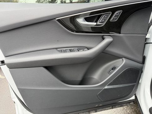 Used 2025 Audi Q7 2.0T Premium w/ Convenience Plus Package image 12