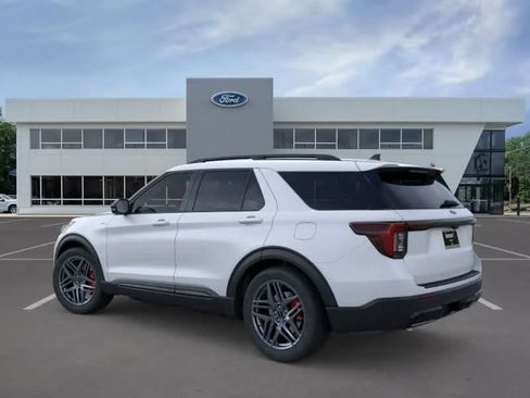 New 2026 Ford Explorer ST-Line w/ ST-Line Street Pack AWD/4WD image 4