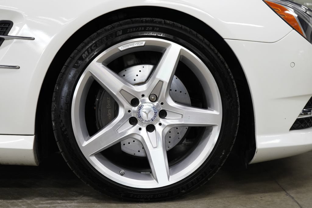 Used 2016 Mercedes-Benz SL 550 w/ Driver Assistance Package image 27