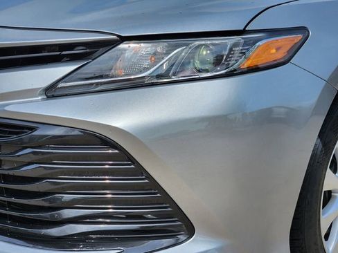 Used 2019 Toyota Camry LE image 8