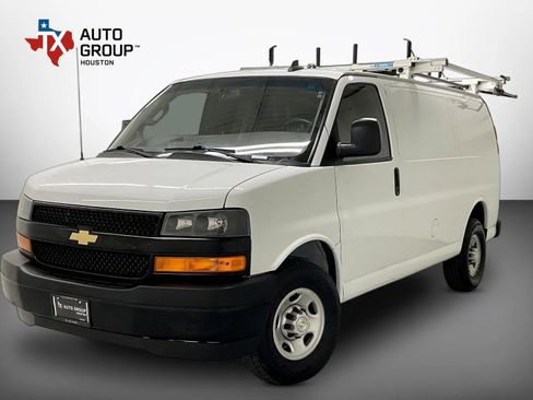 Used 2021 Chevrolet Express 2500 w/ Driver Convenience Package RWD image 3