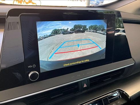 Used 2024 Toyota Prius LE FWD image 30