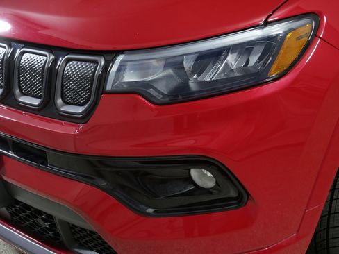 Used 2022 Jeep Compass Limited image 16