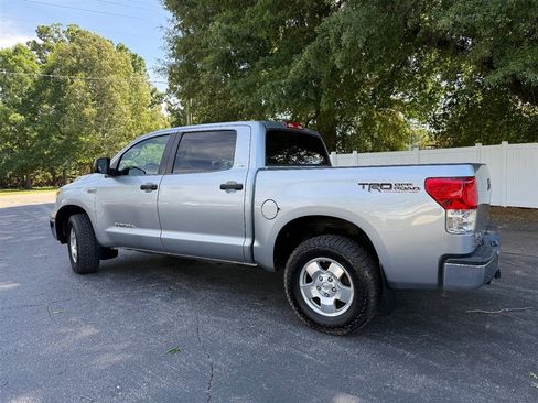 Used 2010 Toyota Tundra 4x4 CrewMax image 4