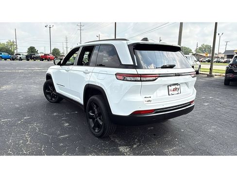 Used 2024 Jeep Grand Cherokee Altitude AWD/4WD image 5