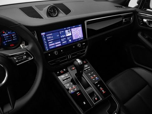 Used 2025 Porsche Macan image 30