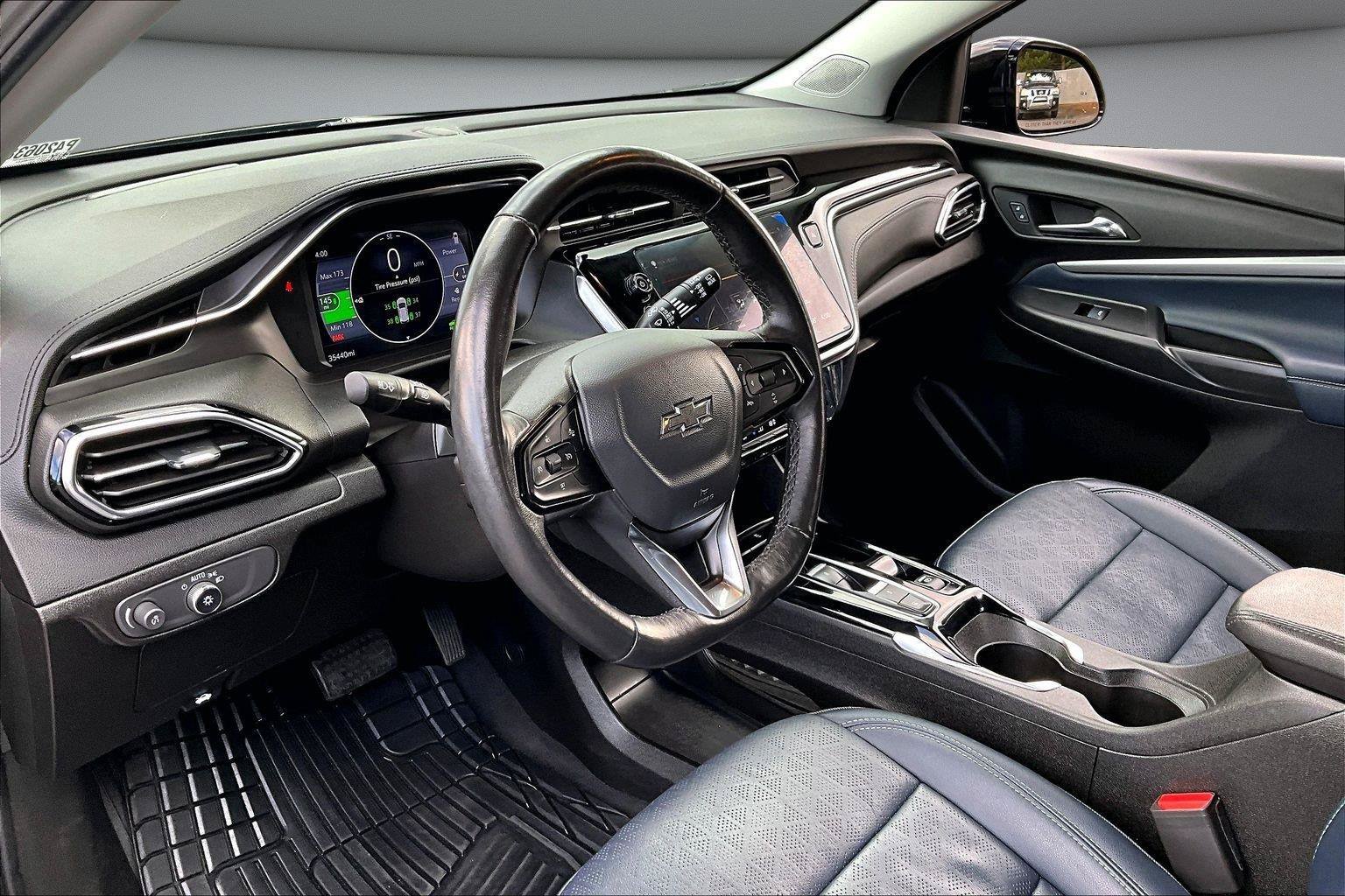 Used 2023 Chevrolet Bolt EUV LT w/ Convenience Package FWD image 16