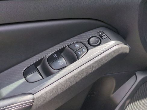 Used 2025 Nissan Altima 2.5 SV FWD image 13