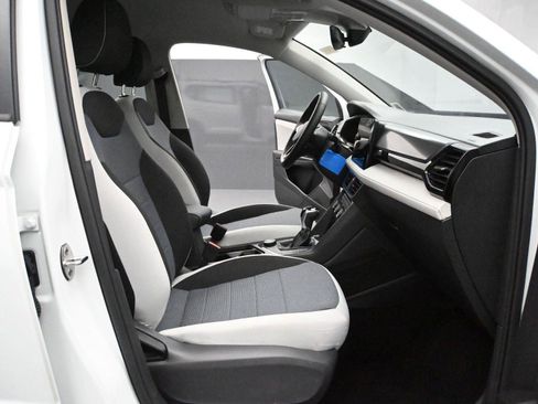 Used 2025 Volkswagen Taos S image 15