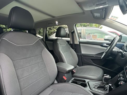 Used 2023 Volkswagen Taos SE image 30