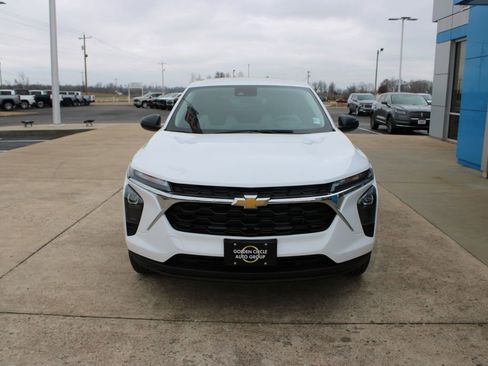 New 2026 Chevrolet Trax LS image 3