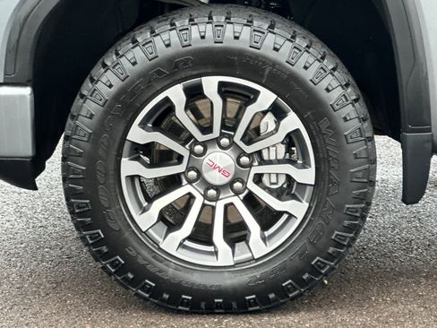 Used 2021 GMC Sierra 1500 AT4 w/ Off-Road Performance Package image 24