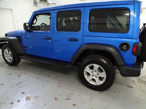 Certified 2022 Jeep Wrangler Unlimited Sport w/ Sun And Sound Package image 17