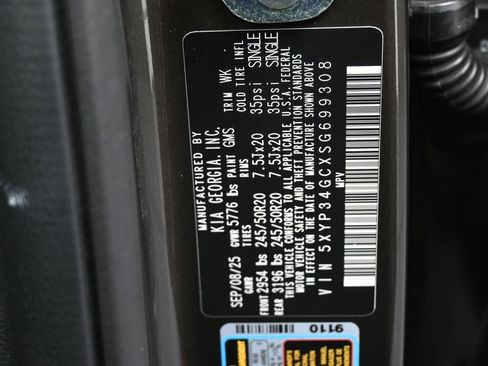 Used 2025 Kia Telluride EX w/ EX Captain's Chair Package FWD image 17