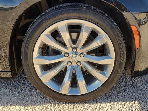 Used 2018 Chrysler 300 Touring w/ Chrome Appearance Package image 7