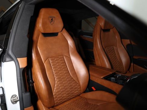 Used 2020 Lamborghini Urus image 9