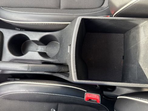 Used 2022 Hyundai Venue Limited w/ Cargo Package image 24