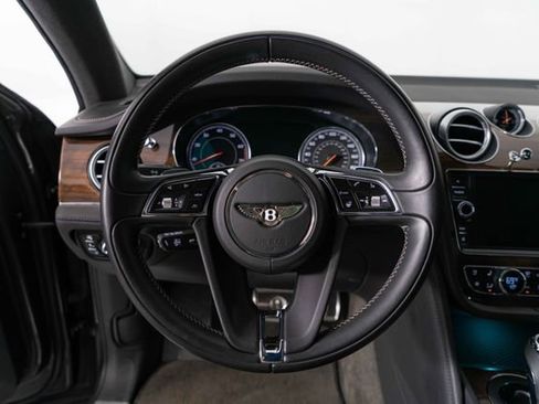 Used 2018 Bentley Bentayga AWD/4WD image 22