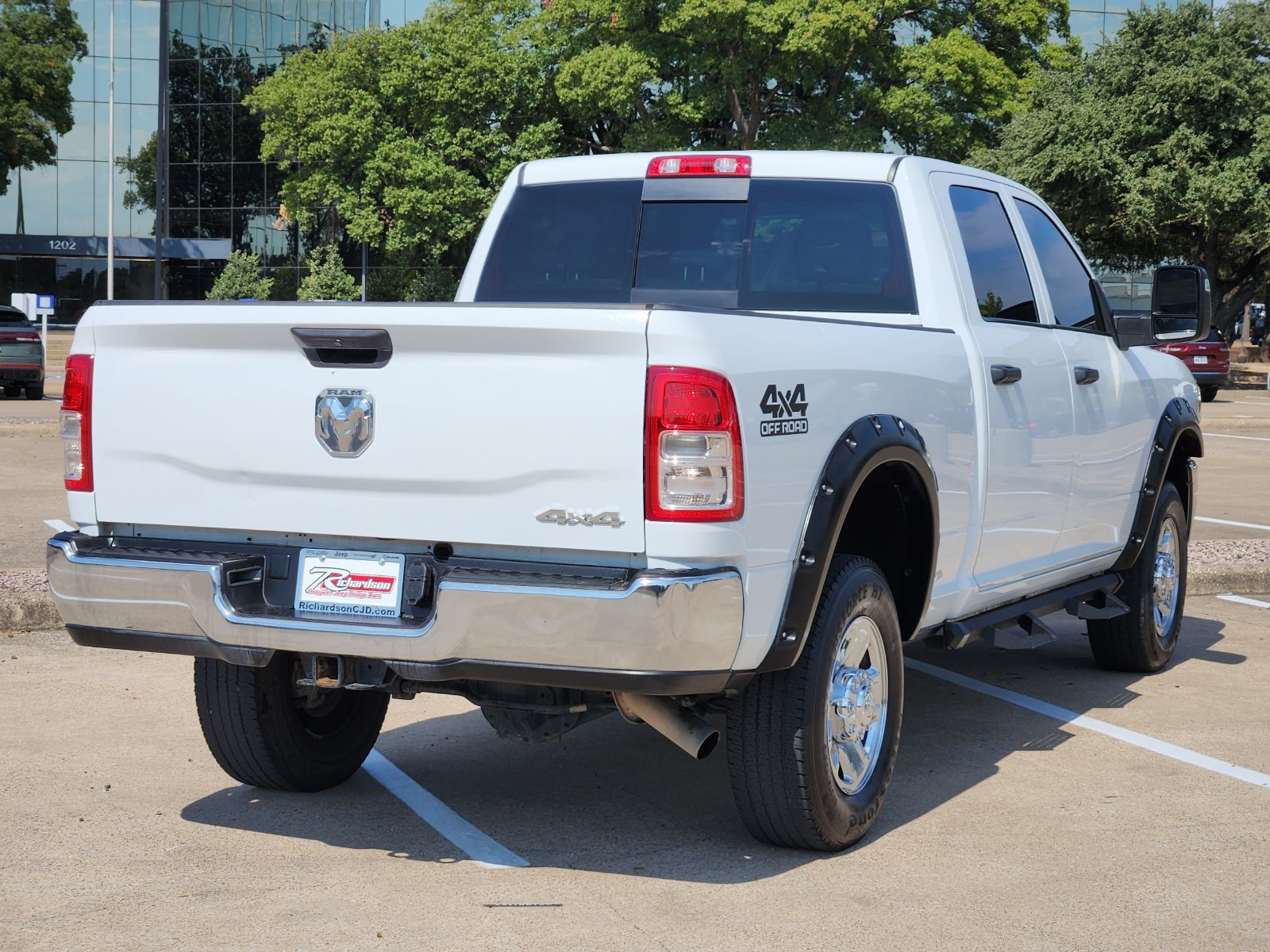 Used 2024 RAM 2500 Tradesman w/ Chrome Appearance Group AWD/4WD image 6