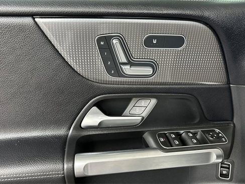 Used 2023 Mercedes-Benz GLB 250 GLB 250 image 12