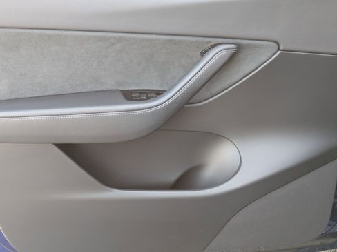 Used 2020 Tesla Model Y Performance image 9