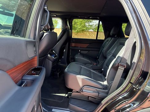 Certified 2024 Lincoln Navigator Premiere AWD/4WD image 22