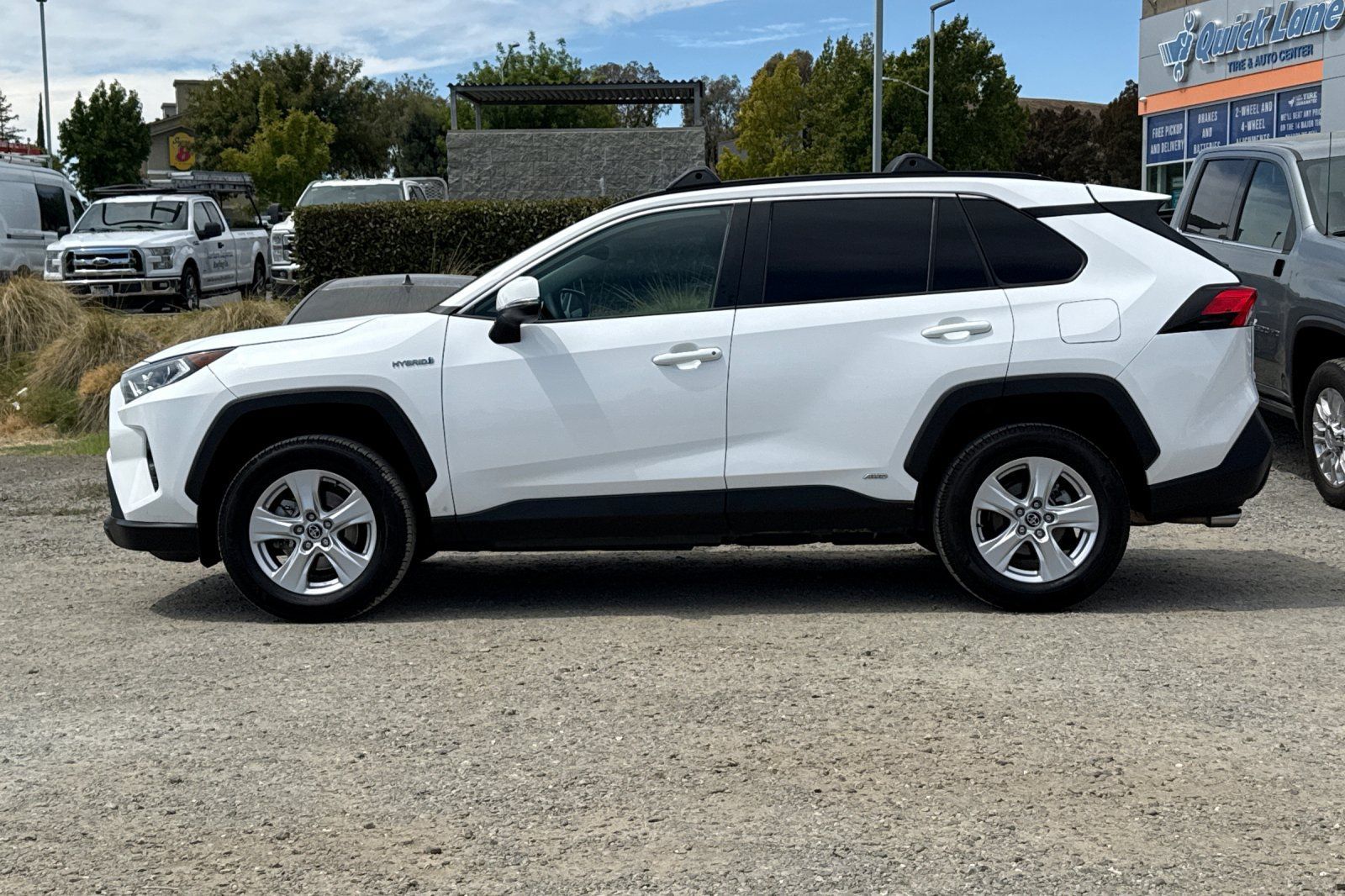 Used 2020 Toyota RAV4 XLE w/ Convenience Package AWD/4WD image 7