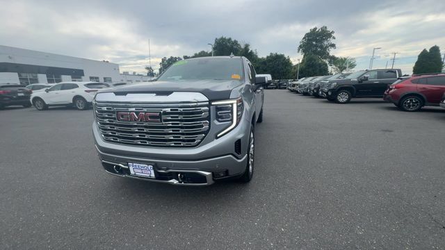Used 2025 GMC Sierra 1500 Denali w/ Denali Reserve Package AWD/4WD image 3