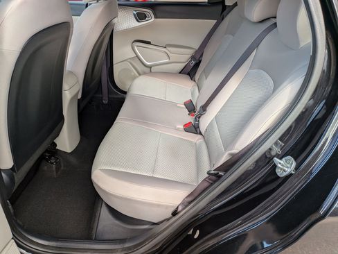 Used 2023 Kia Soul LX image 26