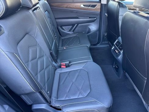 Certified 2025 Volkswagen Atlas SE image 33