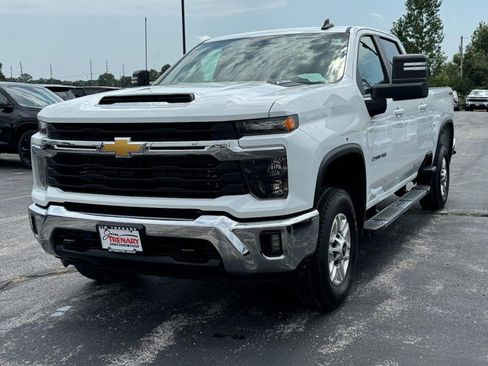 Used 2025 Chevrolet Silverado 2500 LT w/ Convenience Package AWD/4WD image 8