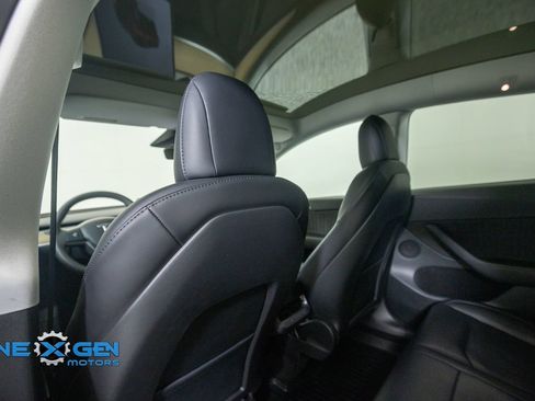 Used 2022 Tesla Model Y Long Range AWD/4WD image 25