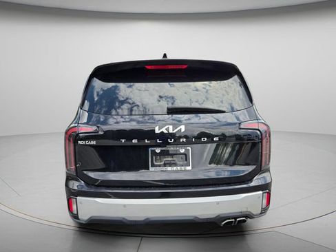 Used 2024 Kia Telluride EX w/ EX Captain's Chair Package FWD image 8