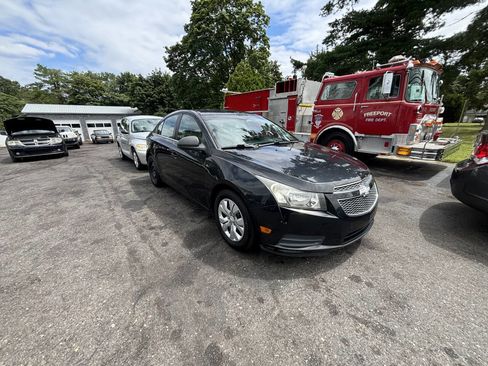 Used 2012 Chevrolet Cruze LS w/ Connectivity Package image 2