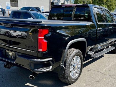 Used 2025 Chevrolet Silverado 2500 High Country w/ High Country Premium Package image 4